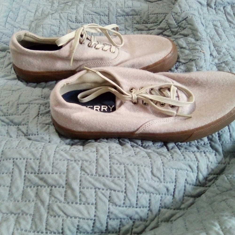 SPERRY men's tan boat shoes. Size 8. - Picture 4 of 6
